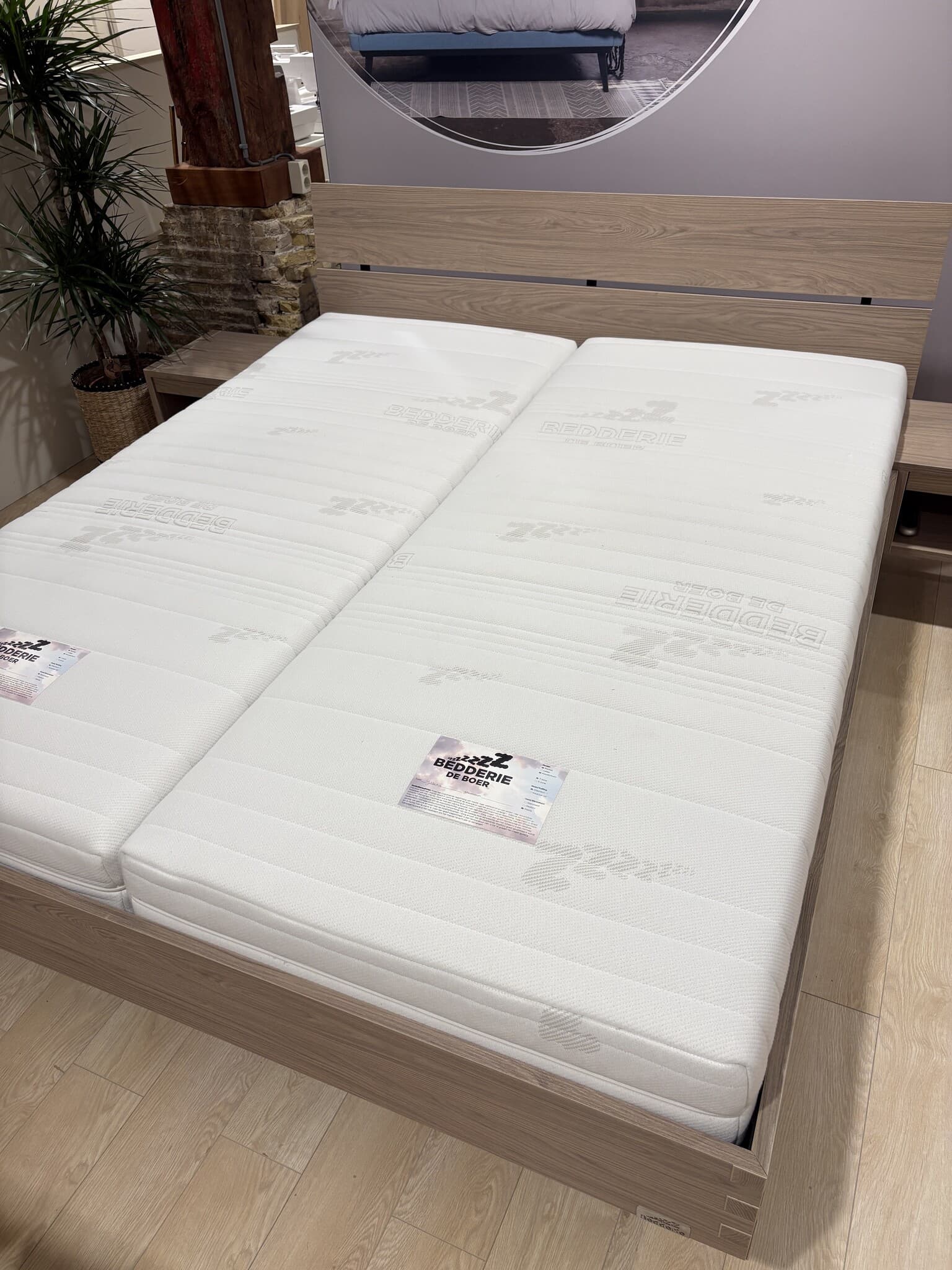 Ledikant Watford 180x210 Incl. nachtkasten Showmodel