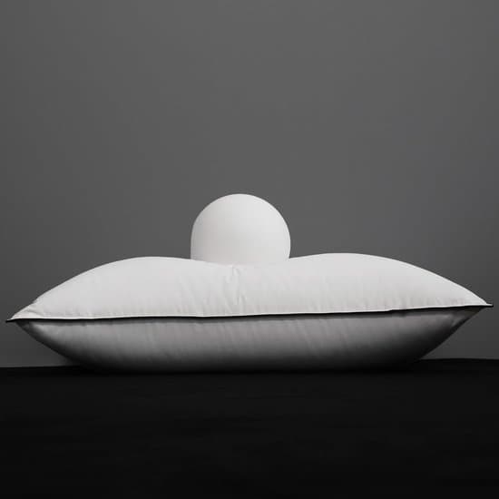 Luxe Donsvezelkussen - Zacht Kussen - Optimaal Comfort - Hypoallergeen Materiaal - 50 x 66 cm - Wit