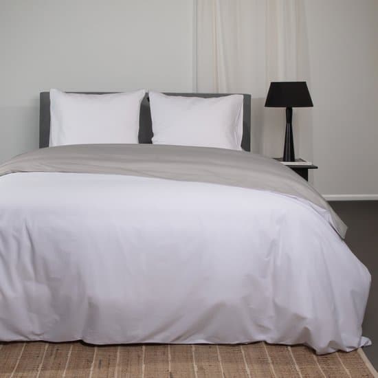 Superieur Dekbedovertrek Twin Face – Wit / Lichtgrijs - 100% Katoen - 240x200/220cm Lits-Jumeaux – Streel witte met lichtgrijze dekbedset – adembenemend in uitstraling – optimaal ventilerend en ademend