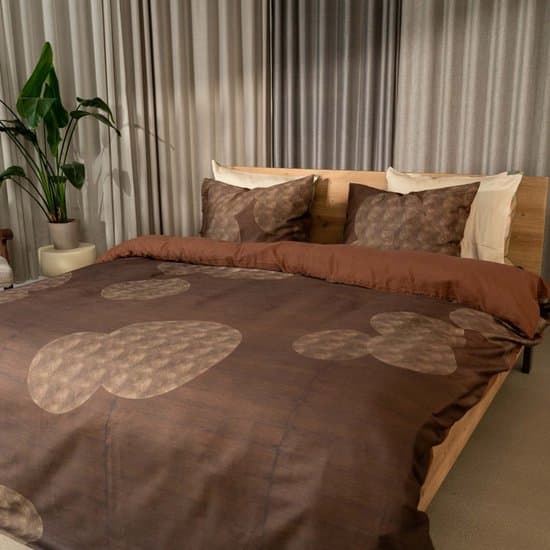 Kayori Jiro Dekbedovertrek Katoensatijn - 240x200-220 +2 slopen - Lits-jumeaux - Zacht, Ademend & Vochtregulerend - Bruin