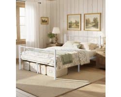 Luxe Metalen Tweepersoons Bedframe 140x200 – Extra Stevig 1000 lbs Draagkracht – Hoog Hoofdeinde – Stil & Kraakt Niet – Veel Opbergruimte Onder Bed – Mat Wit Metaal – Logeerbed / Double Bed –