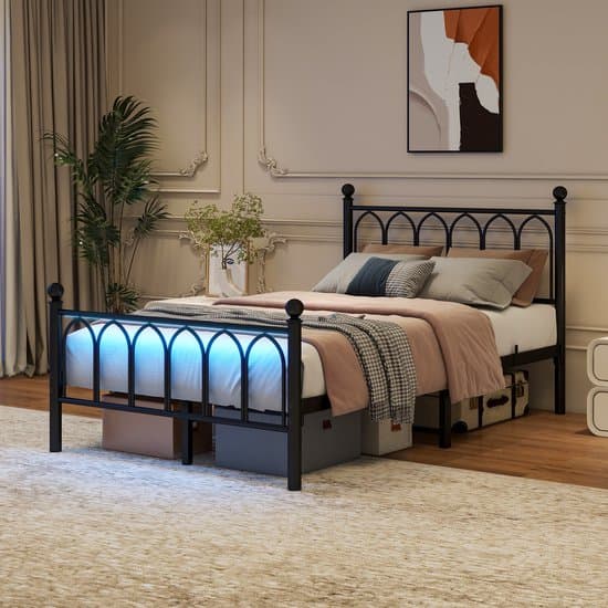 120x200 cm metalen bedframe met vintage hoofd- en voetpaneel, USB-oplaadstation, LED-bedframe, heavy-duty stalen lattenbodem, ruime opbergruimte onder het bed, geen boxspring nodig, zwart