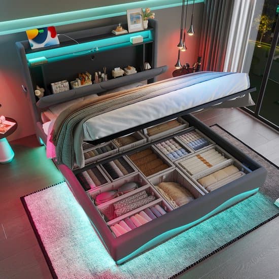 Gestoffeerd Bed - 140x200 cm - LED en Plank - USB en Zijvakken - Textiel - Grijs