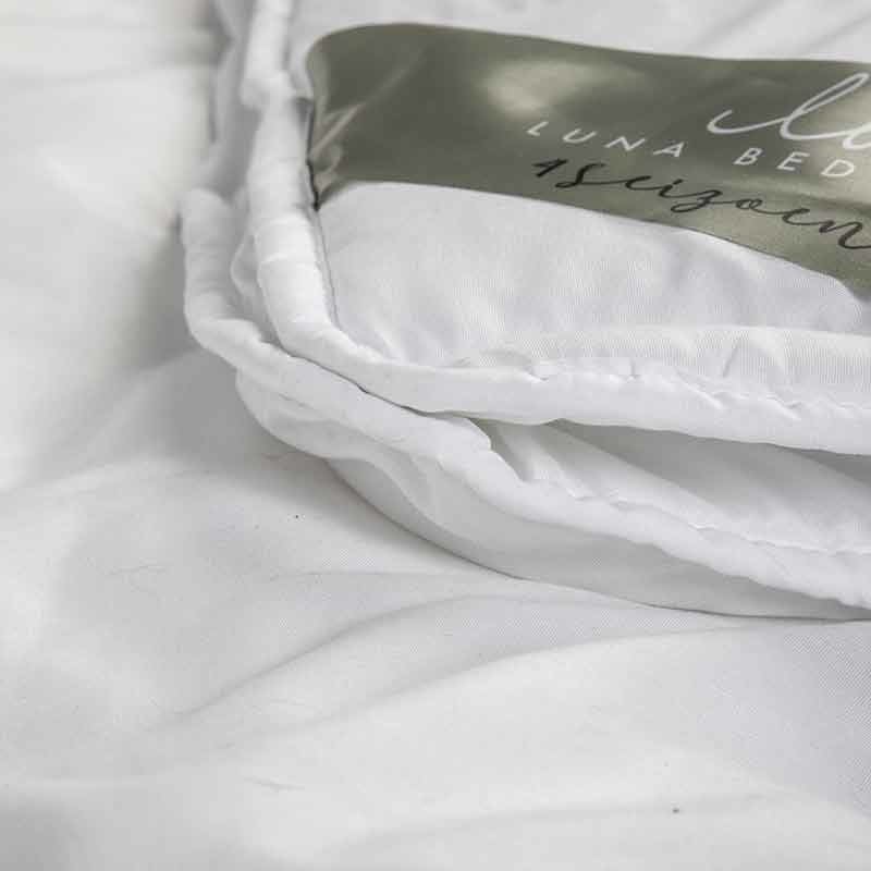 Dekbed 4 Seizoenen Luna Bedding - 4 seizoenen - 140x200 cm (Eenpersoons) - Luna Bedding - 500 gr (200 gr + 300 gr) - Dekbed-Discounter.nl