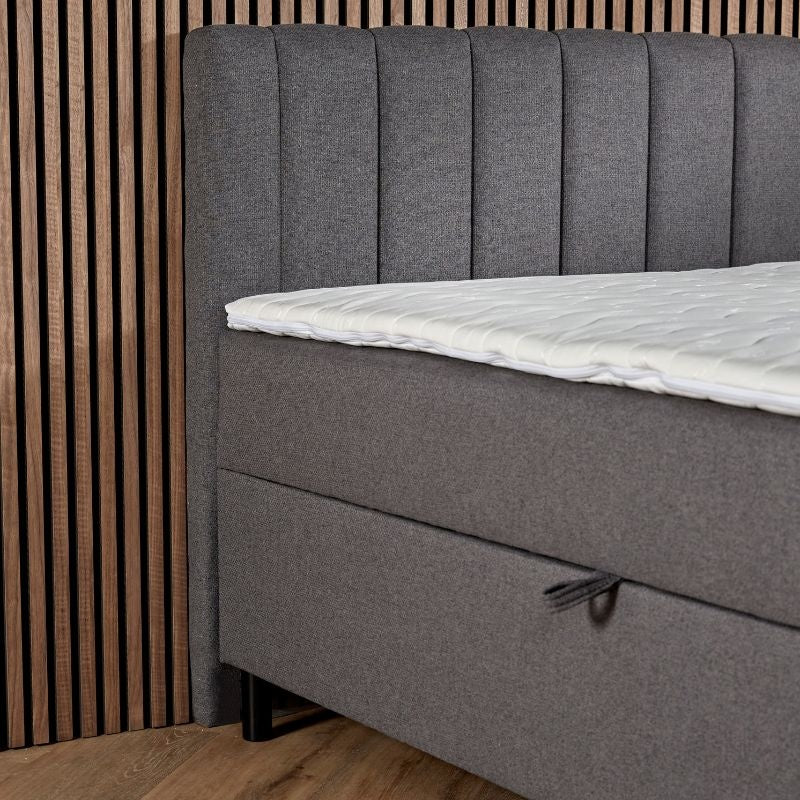 Boxspring Met Opbergruimte Billy 140x200 Cm Hoofdbord Stroken 7 Comfortzones & Medium & Direct Leverbaar & Hoge Instap Dekbed Discounter -