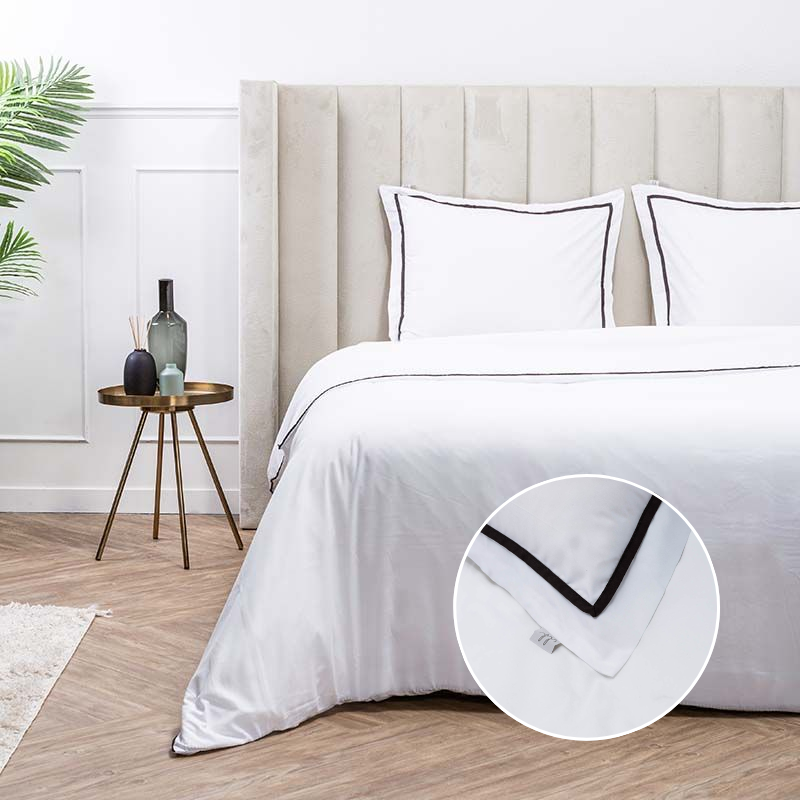 Dekbedovertrek Hotel Piping - Tweepersoons (200x200 Cm) - Koraal Microvezel - Effen - Luna Bedding - Dekbed-Discounter.nl